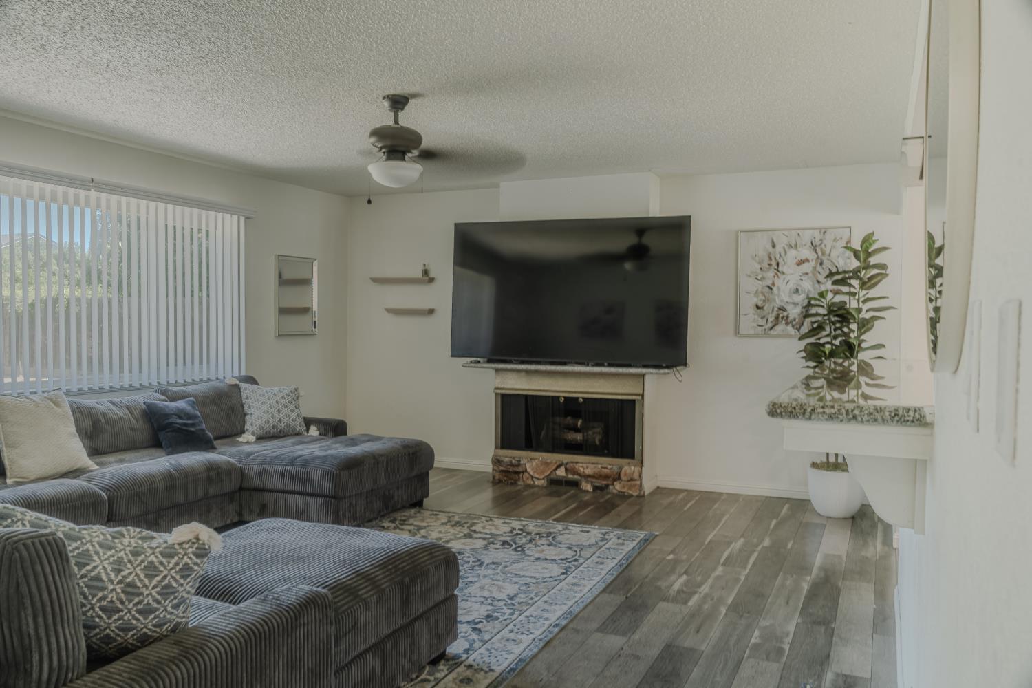 712 W Sussex Way, Fresno, CA 93705