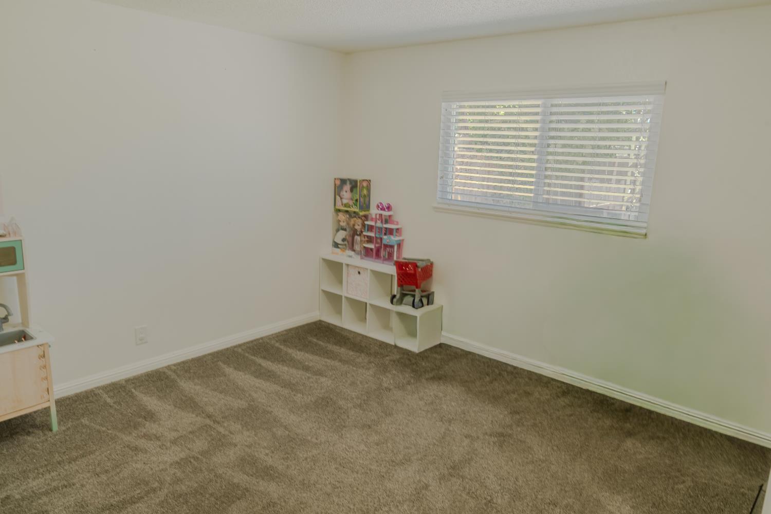 712 W Sussex Way, Fresno, CA 93705