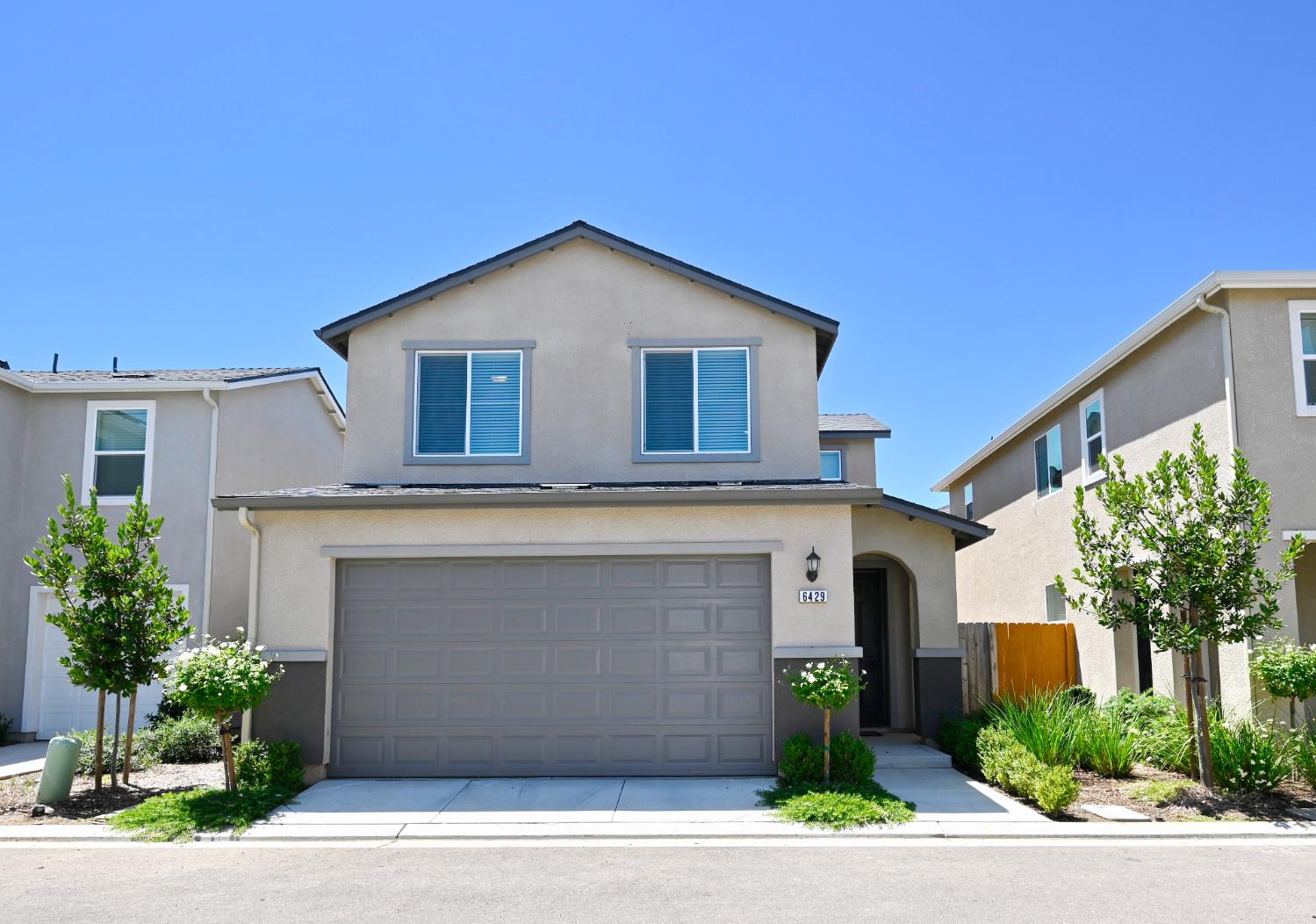 6429 E Moscato Dr, Fresno, CA 93727