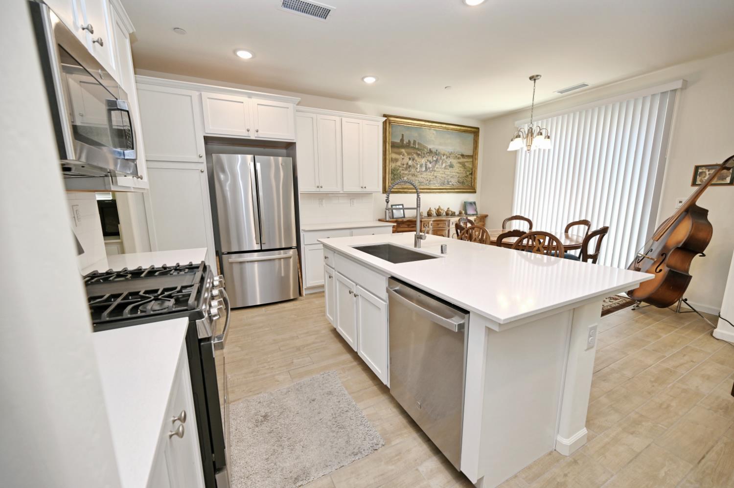 6429 E Moscato Dr, Fresno, CA 93727