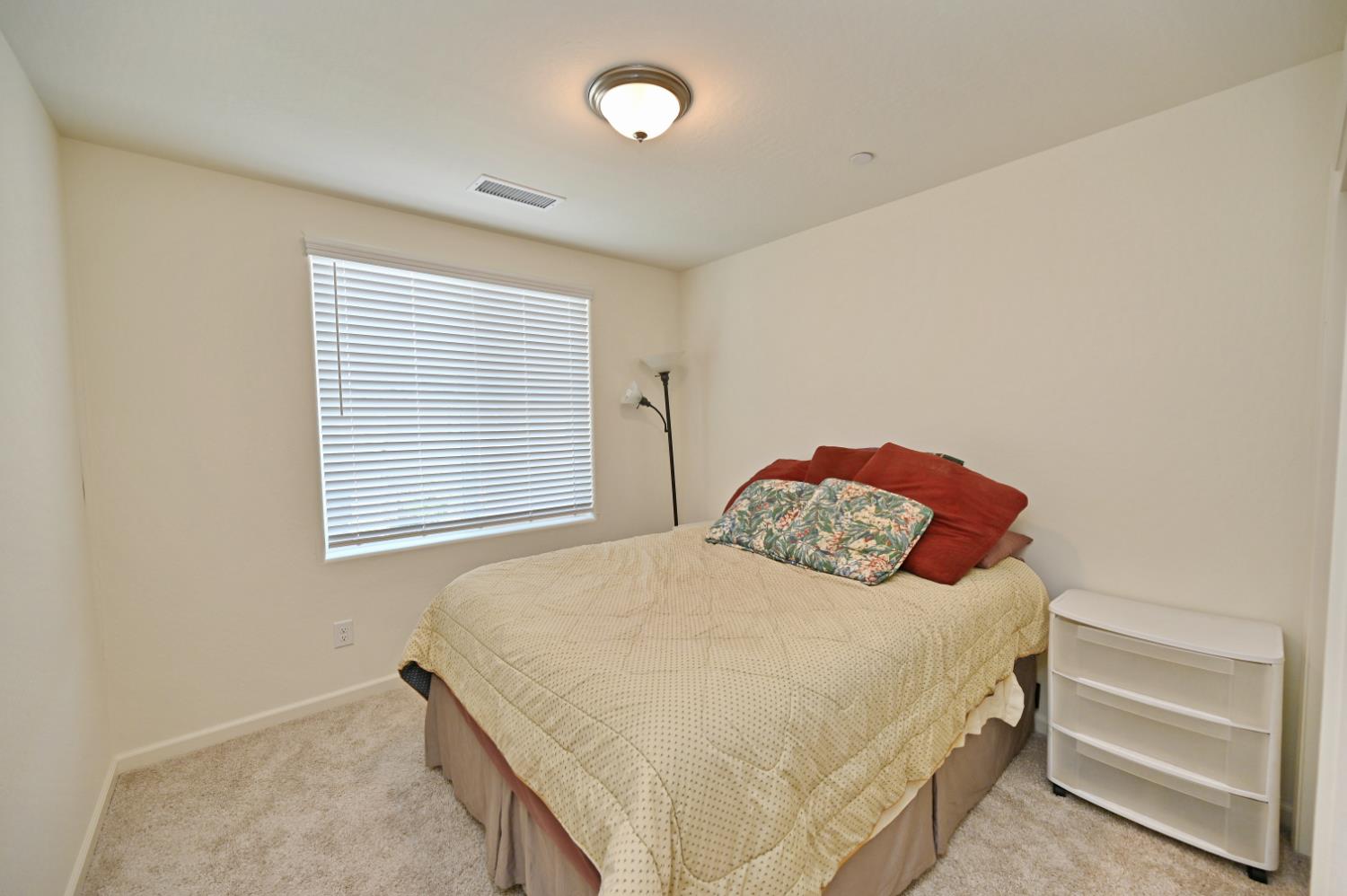6429 E Moscato Dr, Fresno, CA 93727