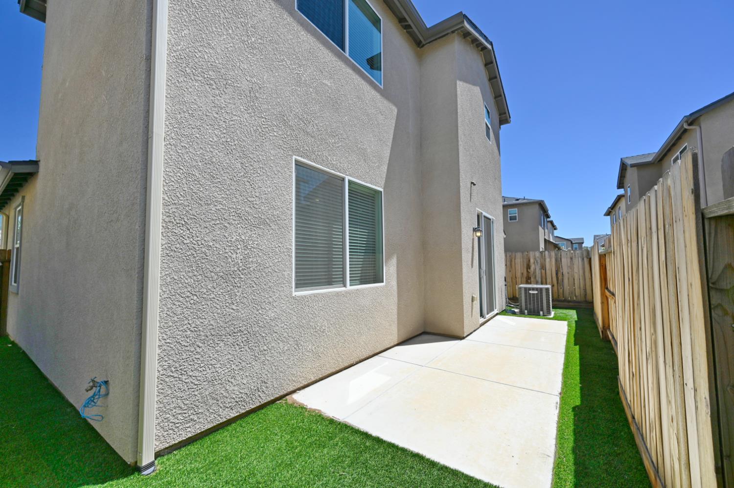 6429 E Moscato Dr, Fresno, CA 93727