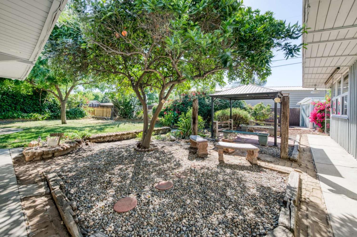 5512 E Ashlan Ave, Fresno, CA 93727
