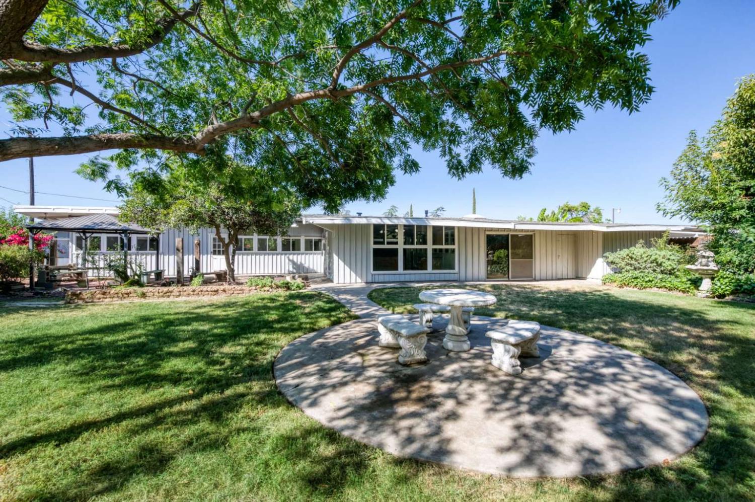 5512 E Ashlan Ave, Fresno, CA 93727