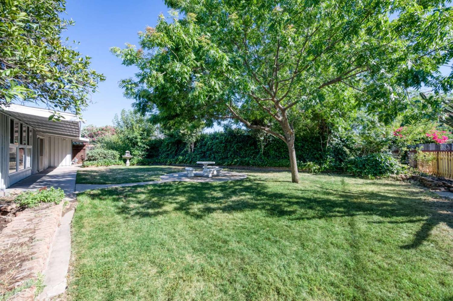 5512 E Ashlan Ave, Fresno, CA 93727