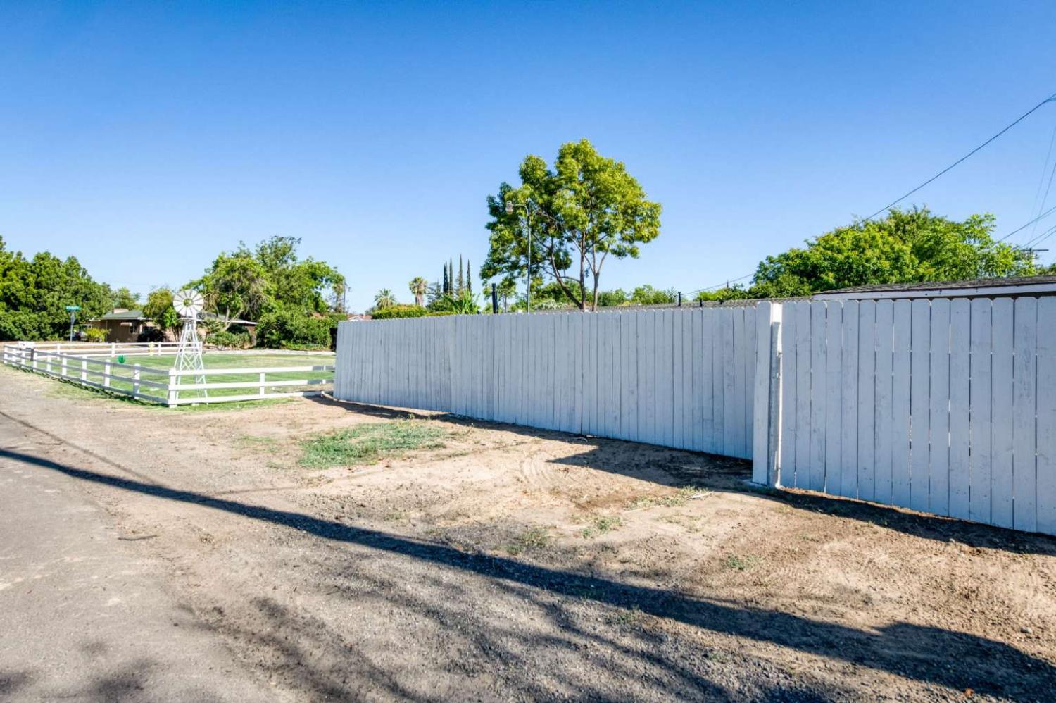 5512 E Ashlan Ave, Fresno, CA 93727