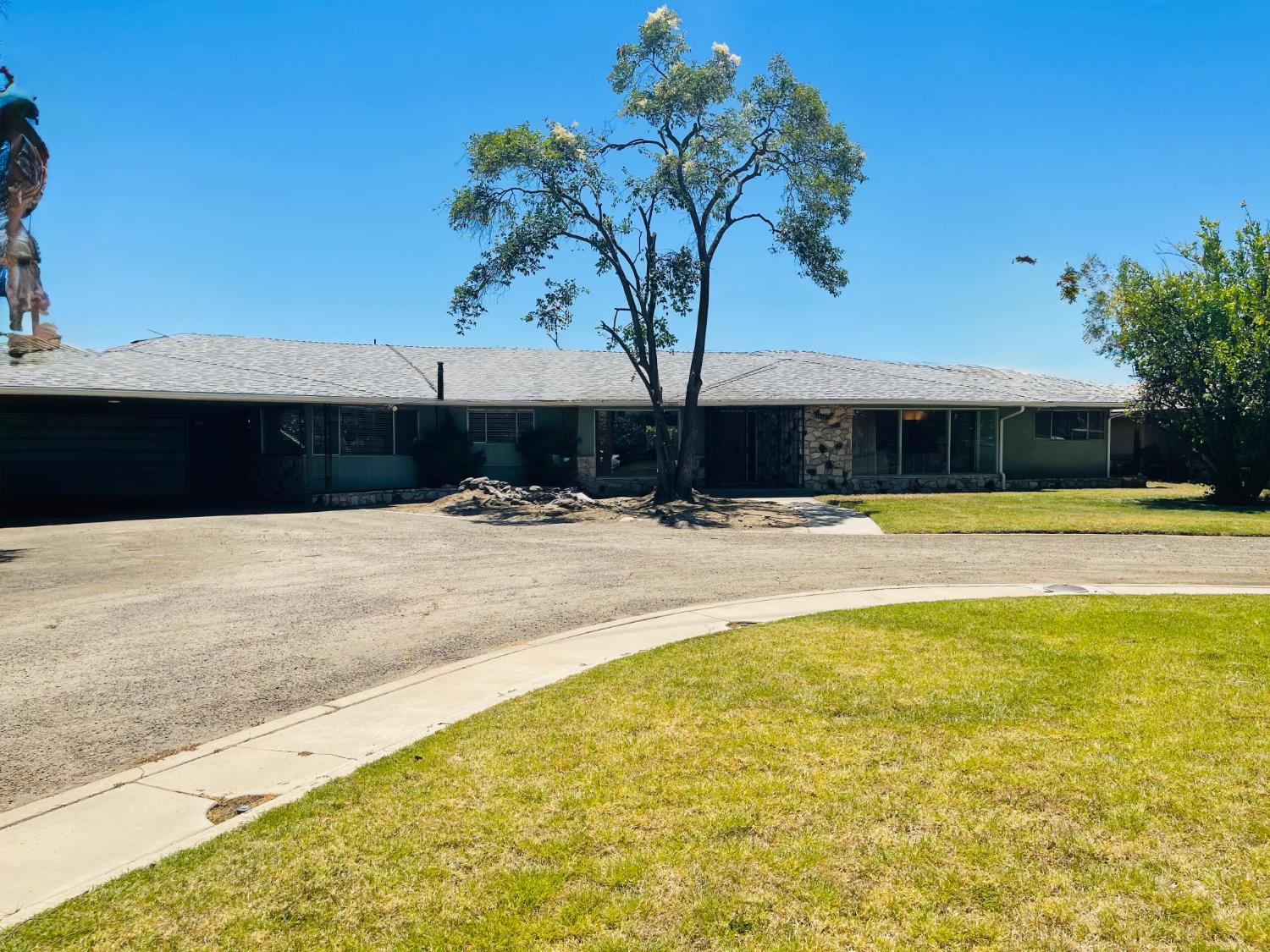 1111 W Kearney Blvd, Fresno, CA 93706