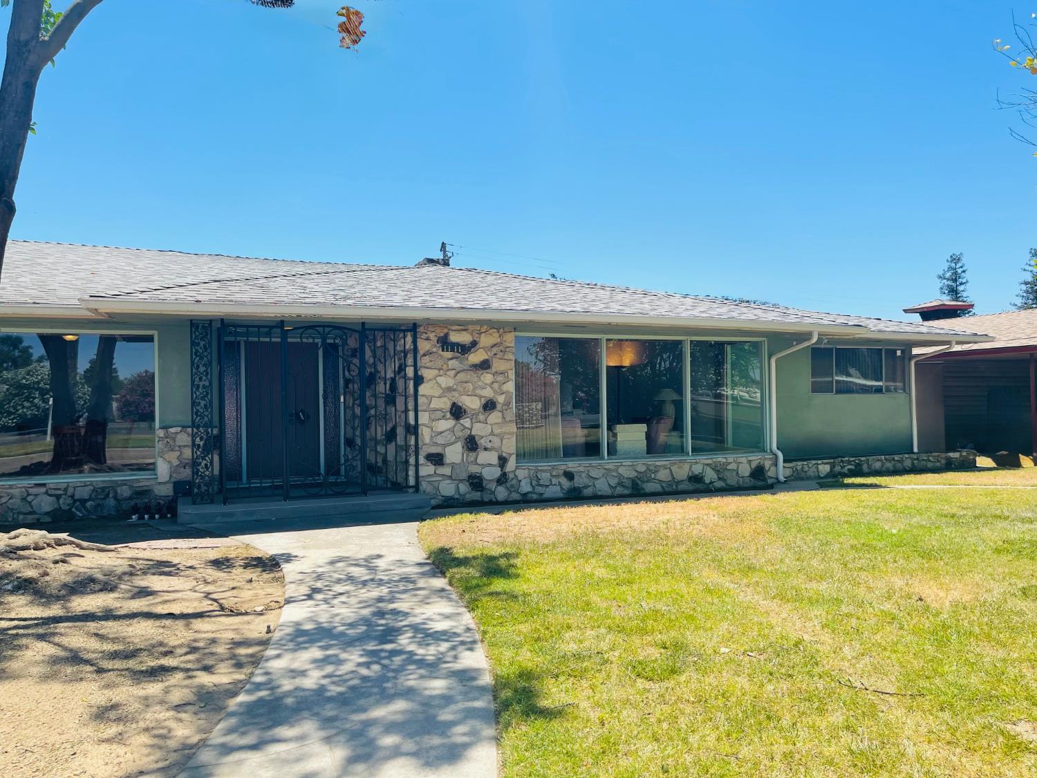1111 W Kearney Blvd, Fresno, CA 93706