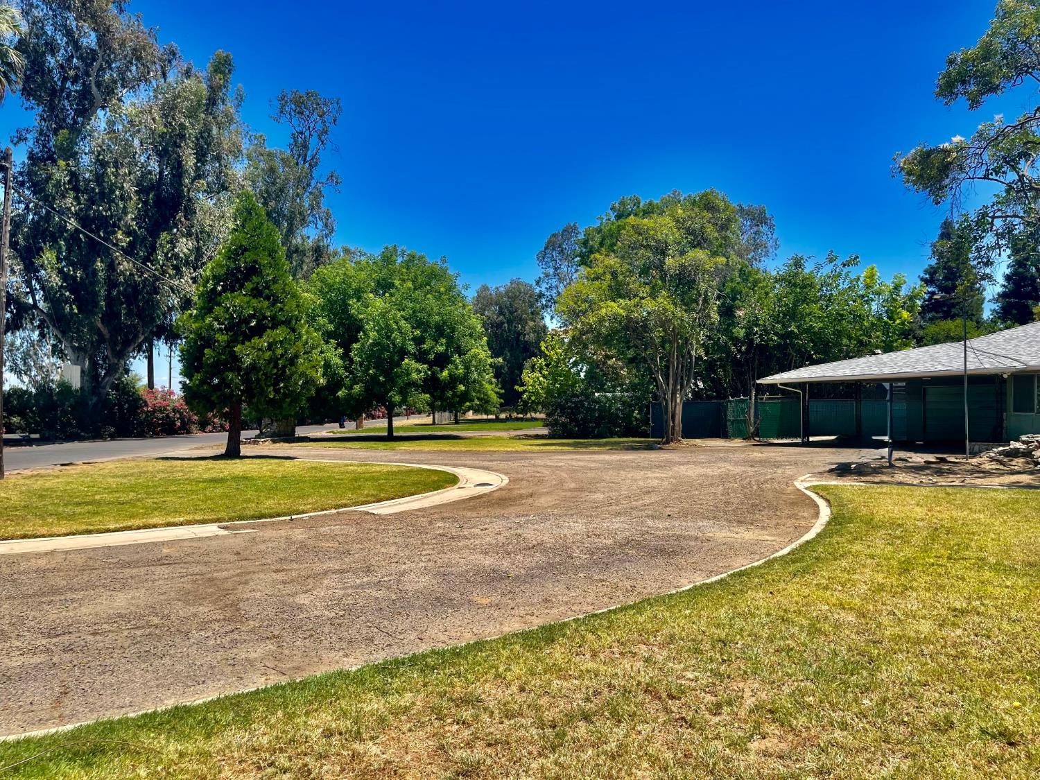 1111 W Kearney Blvd, Fresno, CA 93706