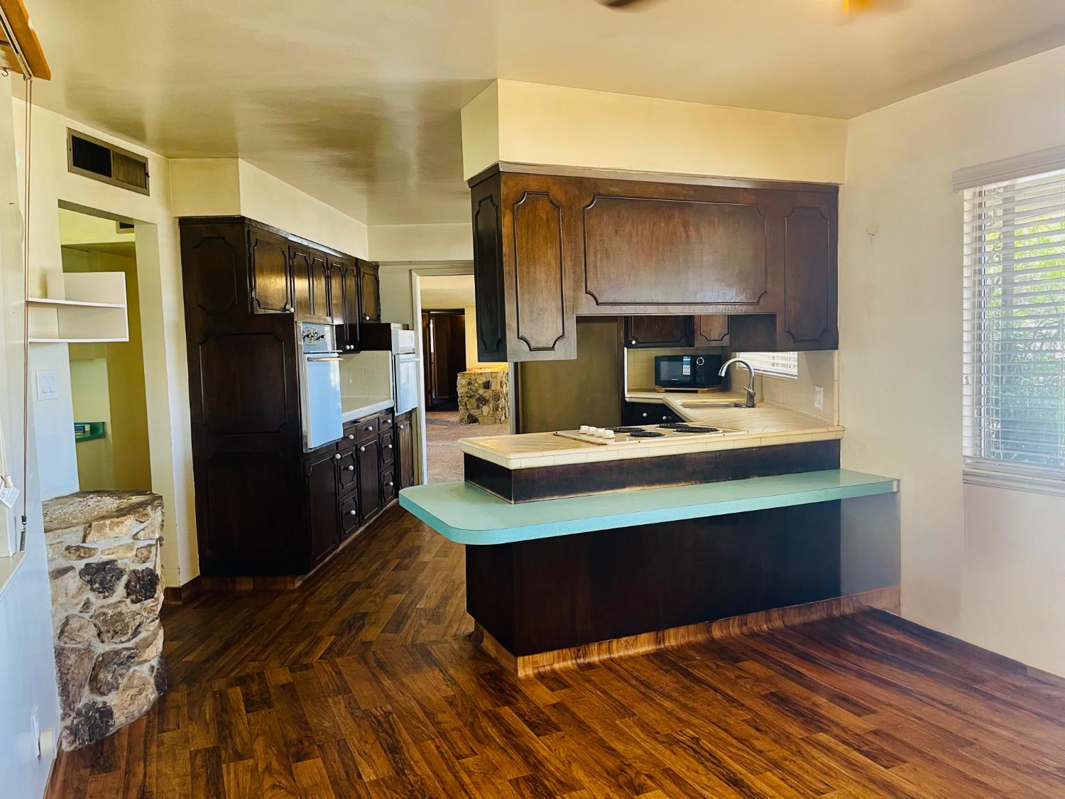 1111 W Kearney Blvd, Fresno, CA 93706