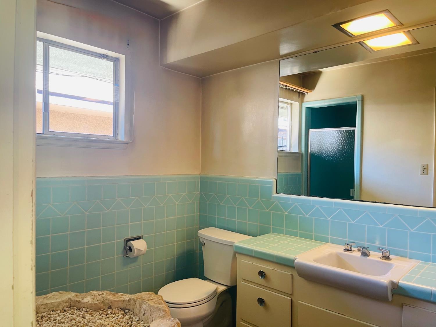1111 W Kearney Blvd, Fresno, CA 93706