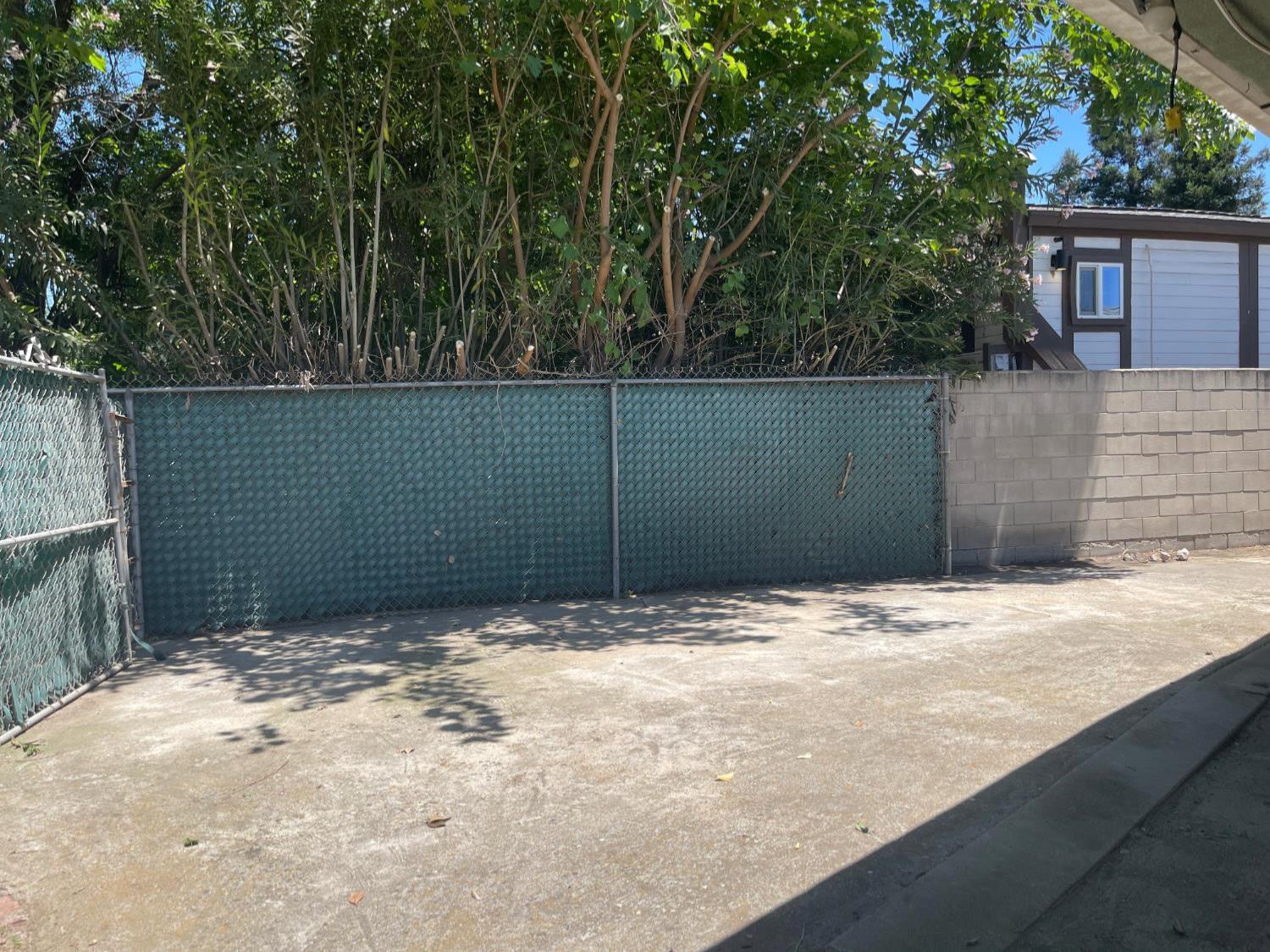 1111 W Kearney Blvd, Fresno, CA 93706