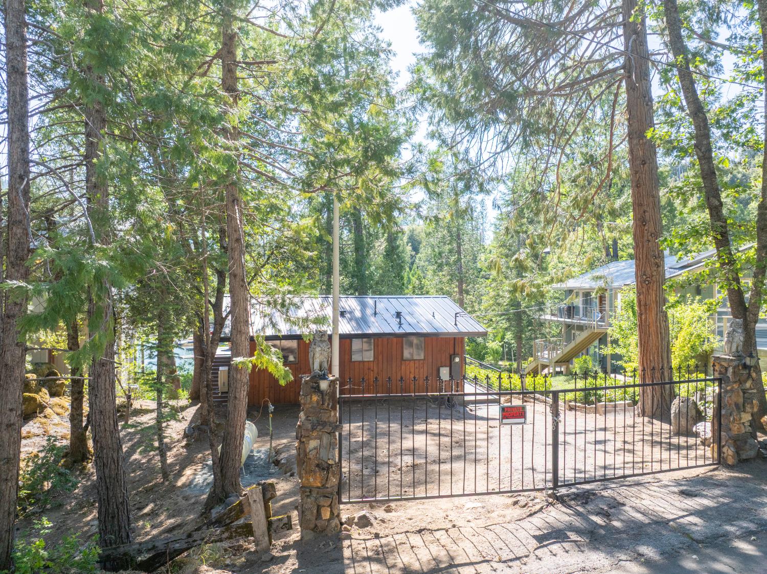 38954 Lake Point Ct, Bass Lake, CA 93604