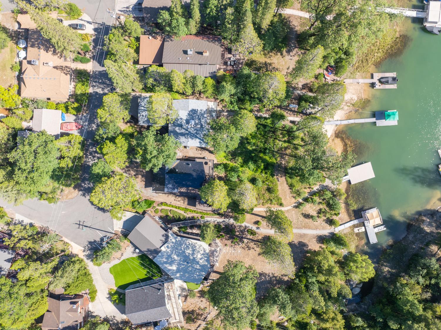 38954 Lake Point Ct, Bass Lake, CA 93604