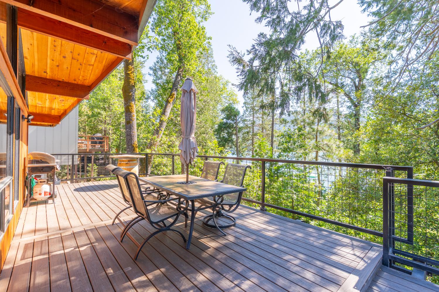38954 Lake Point Ct, Bass Lake, CA 93604
