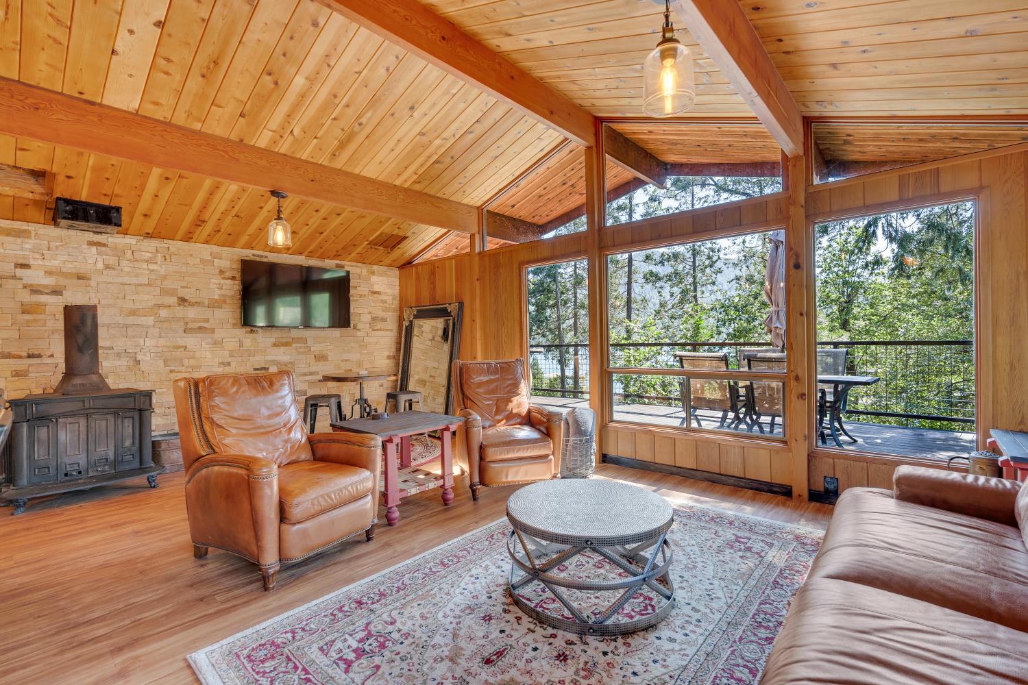 38954 Lake Point Ct, Bass Lake, CA 93604