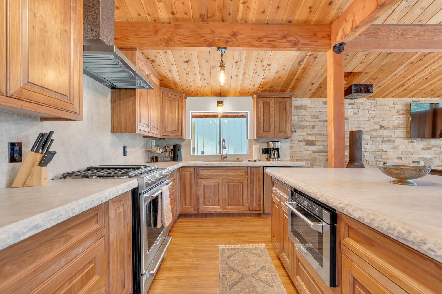 38954 Lake Point Ct, Bass Lake, CA 93604
