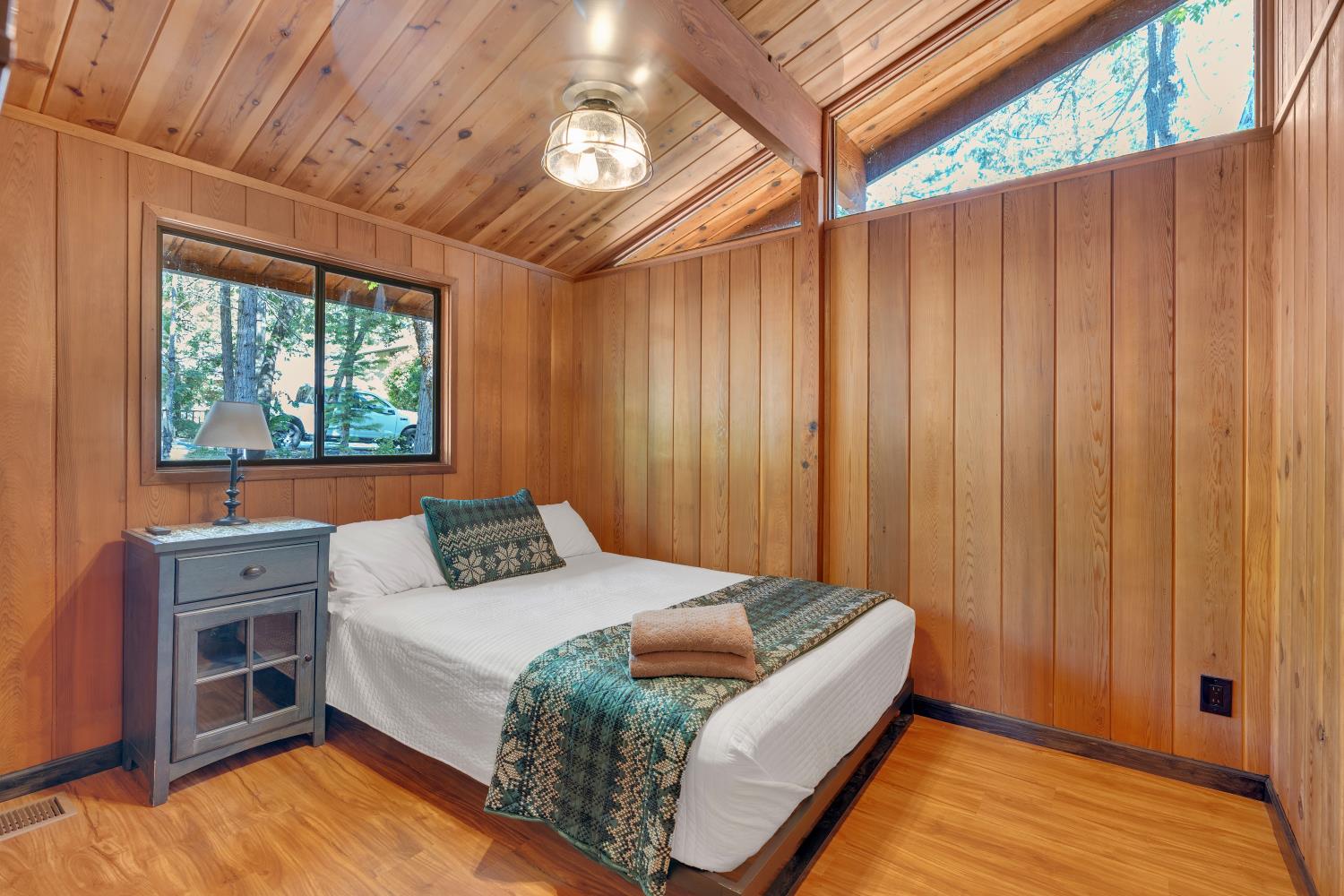 38954 Lake Point Ct, Bass Lake, CA 93604
