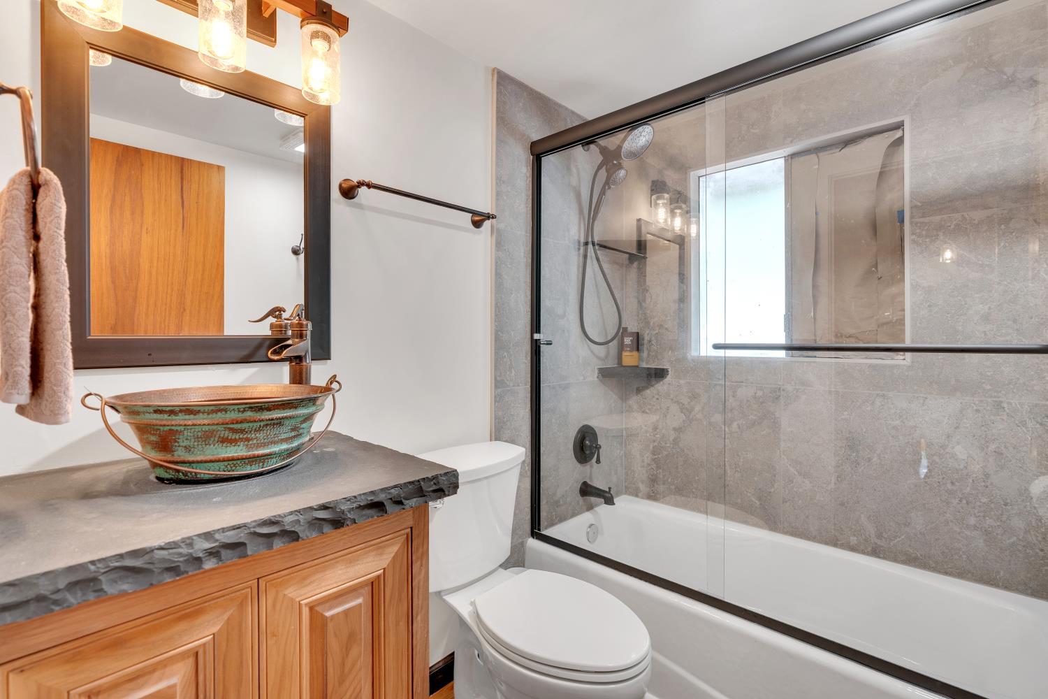 38954 Lake Point Ct, Bass Lake, CA 93604