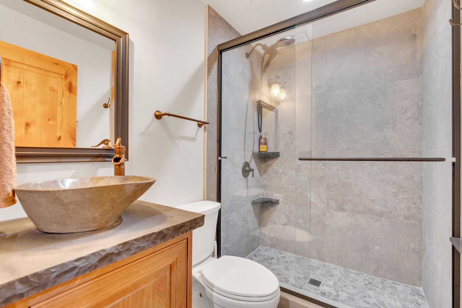 38954 Lake Point Ct, Bass Lake, CA 93604