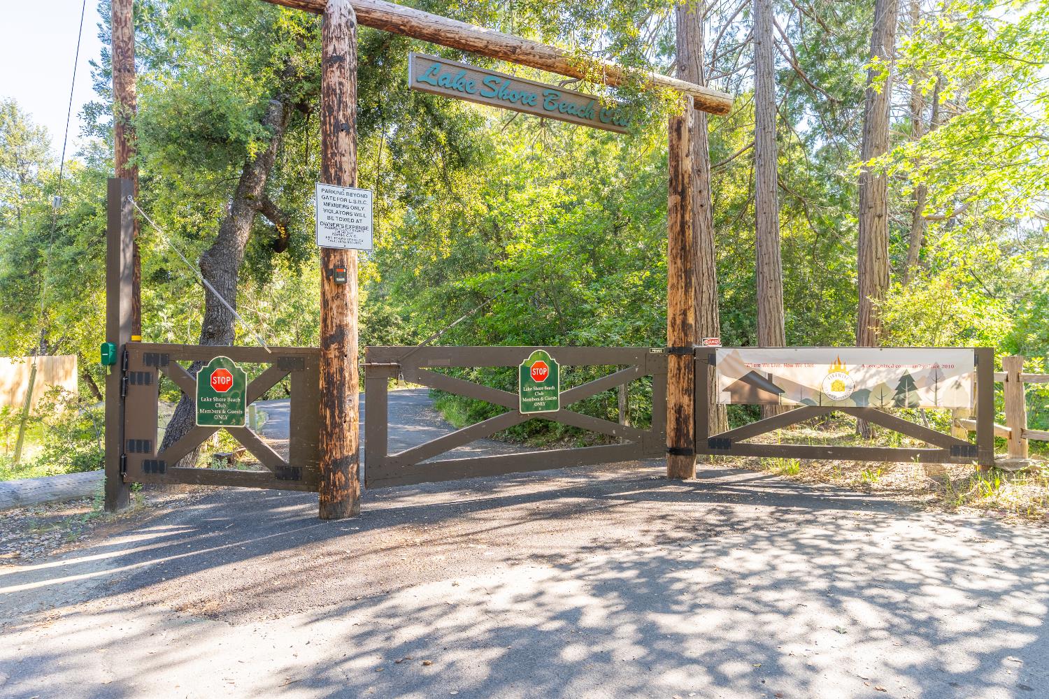 38954 Lake Point Ct, Bass Lake, CA 93604