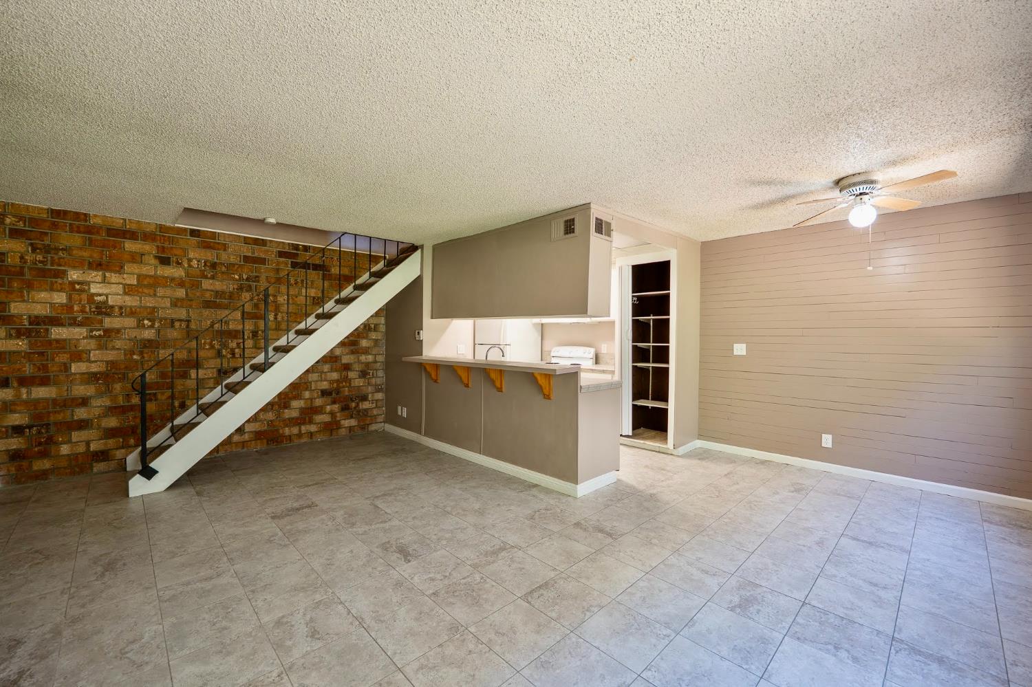 4989 N Holt Ave #103, Fresno, CA 93705