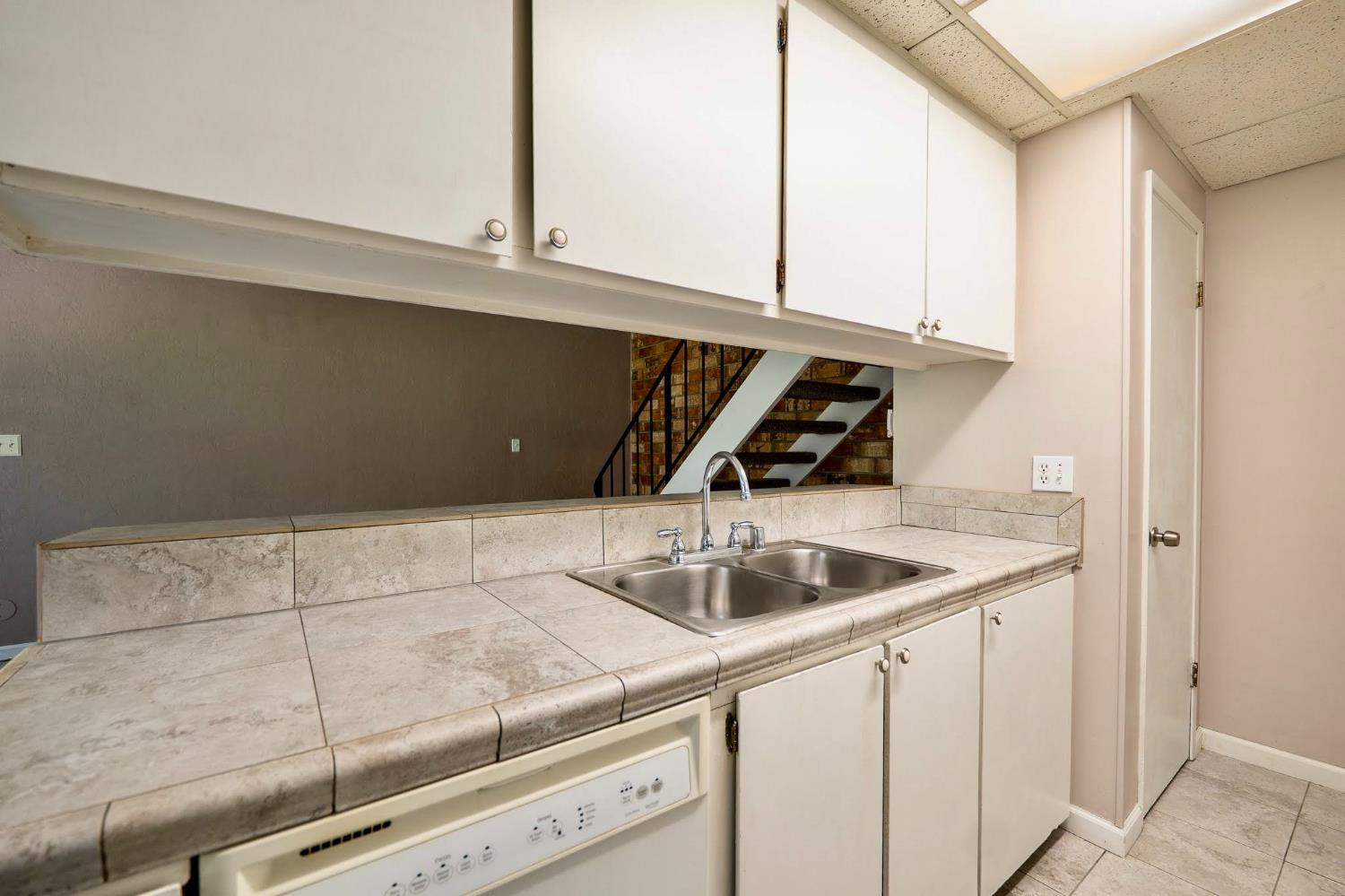 4989 N Holt Ave #103, Fresno, CA 93705
