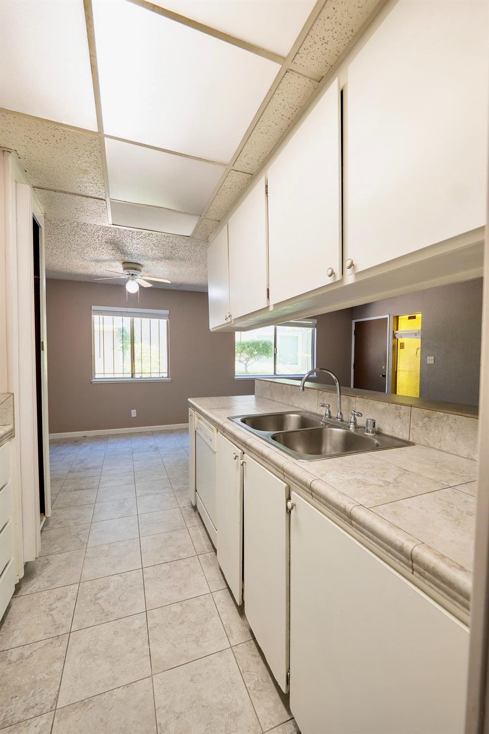 4989 N Holt Ave #103, Fresno, CA 93705