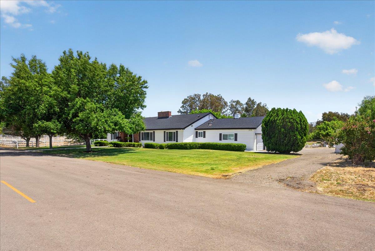 12583 Heather Lane, Clovis, CA 93619