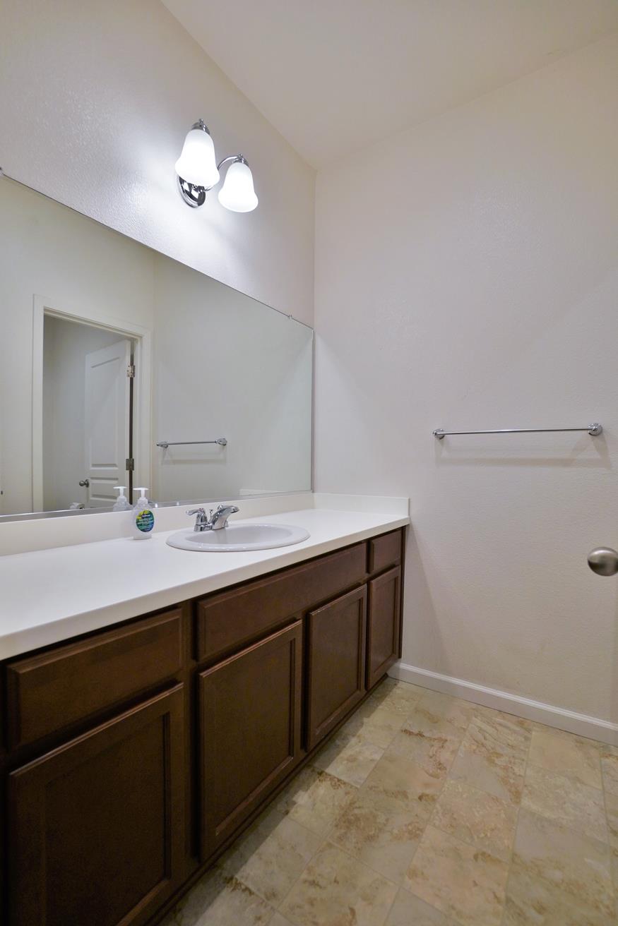 559 Ivory St, Lemoore, CA 93245