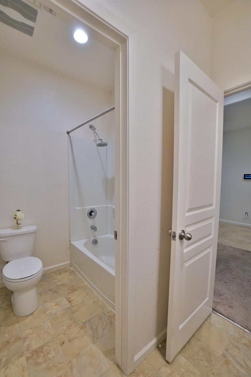 559 Ivory St, Lemoore, CA 93245