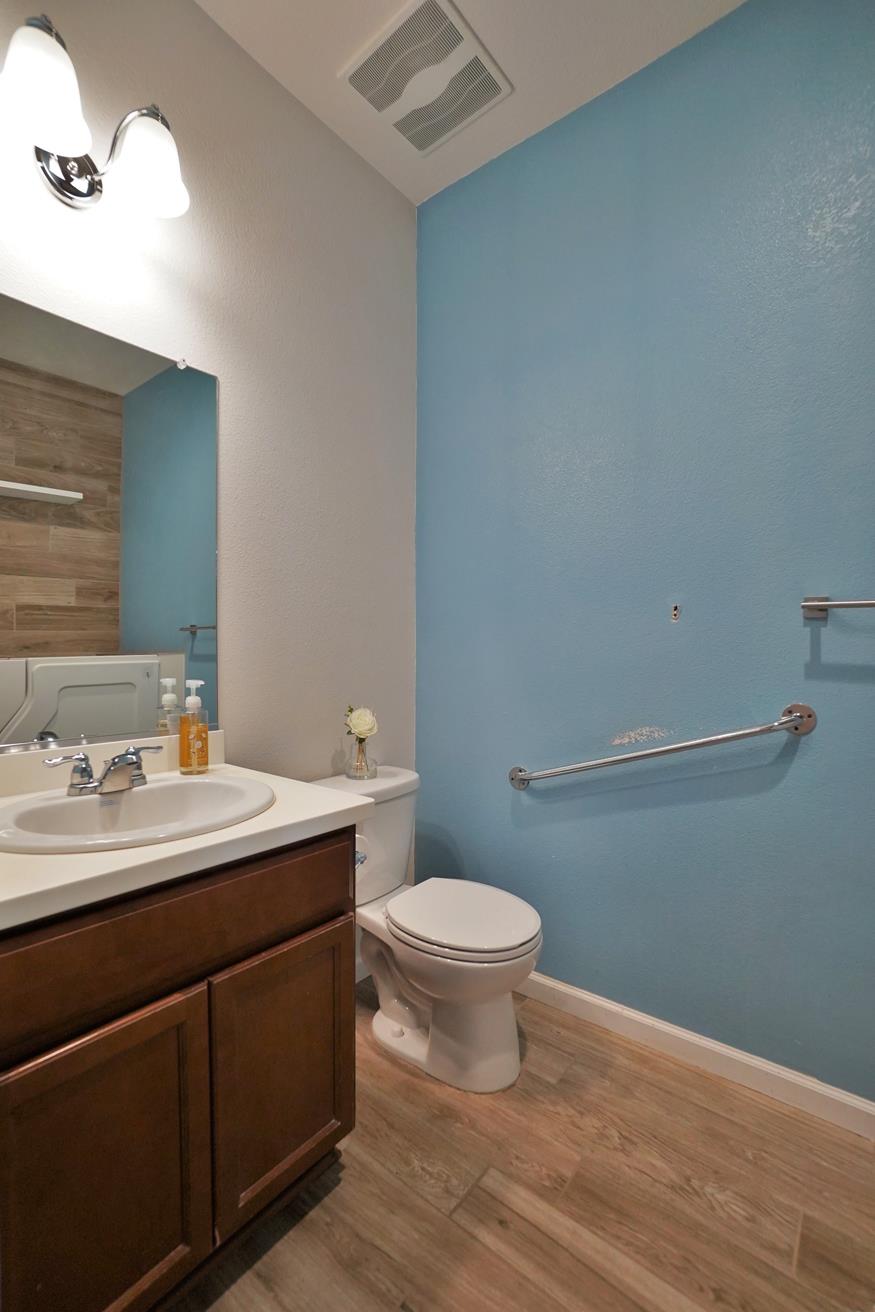 559 Ivory St, Lemoore, CA 93245