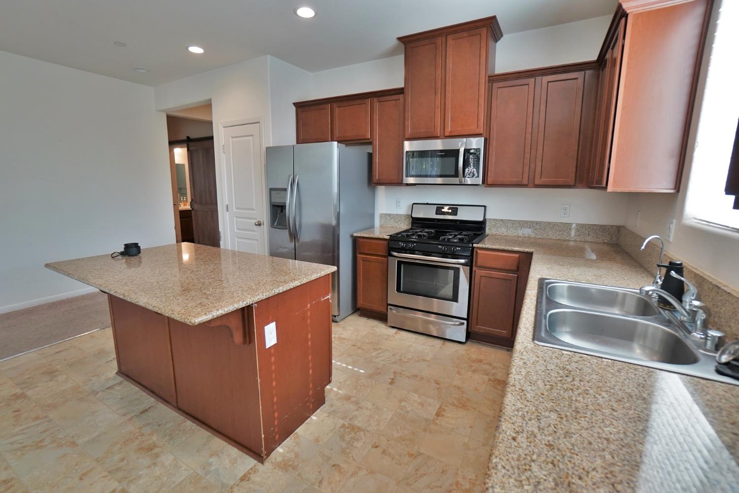 559 Ivory St, Lemoore, CA 93245