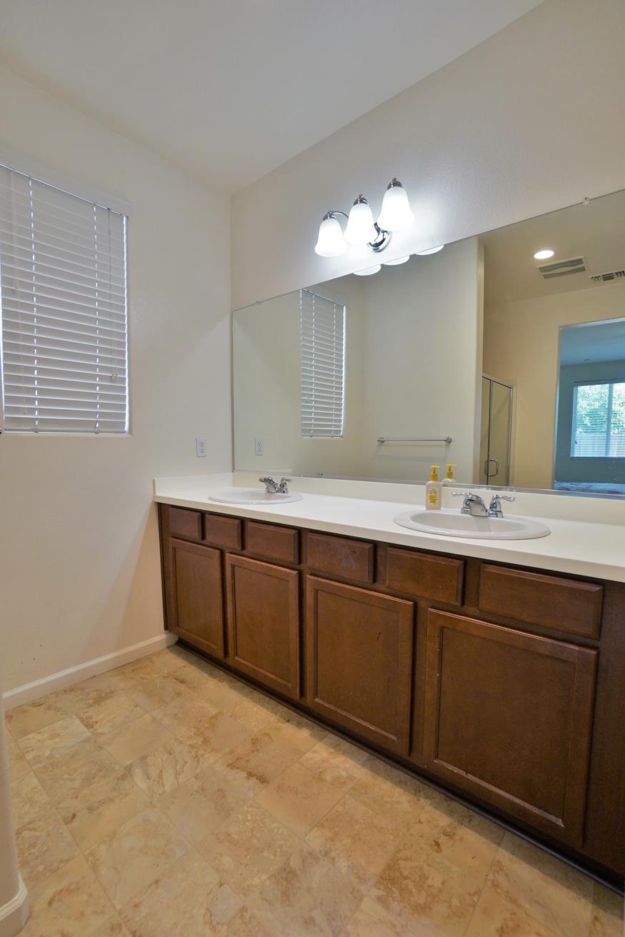 559 Ivory St, Lemoore, CA 93245