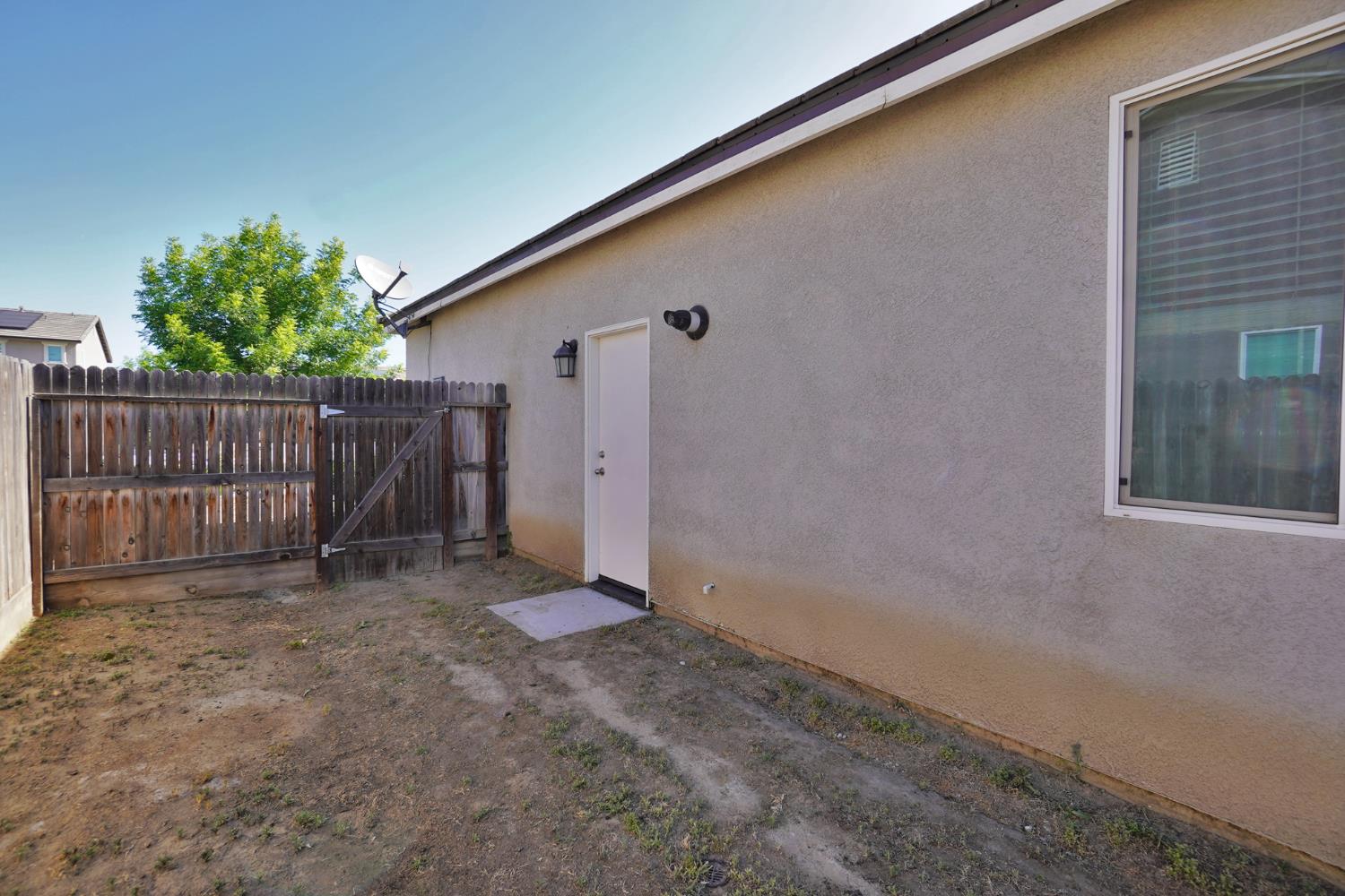 559 Ivory St, Lemoore, CA 93245
