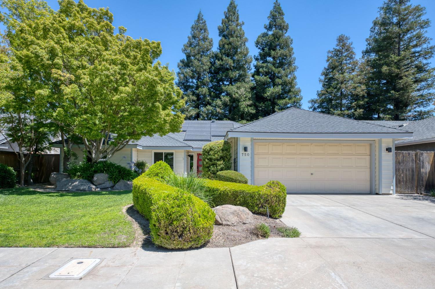 750 E Wood Duck Cir, Fresno, CA 93730