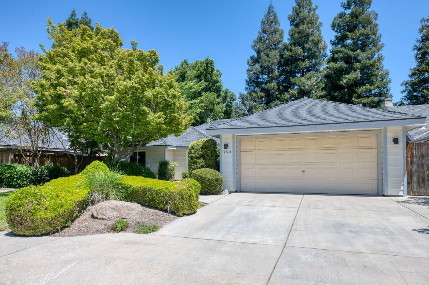 750 E Wood Duck Cir, Fresno, CA 93730