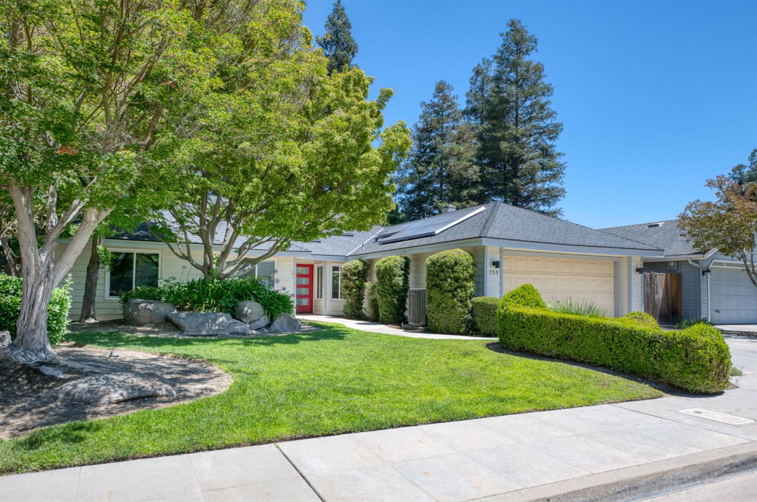 750 E Wood Duck Cir, Fresno, CA 93730