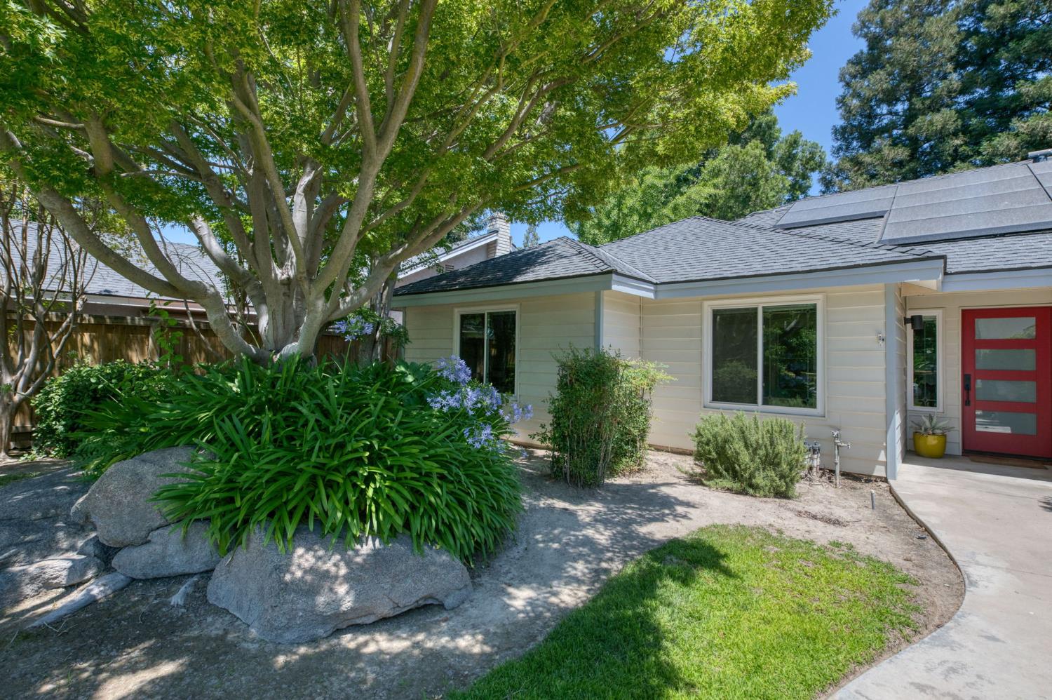750 E Wood Duck Cir, Fresno, CA 93730