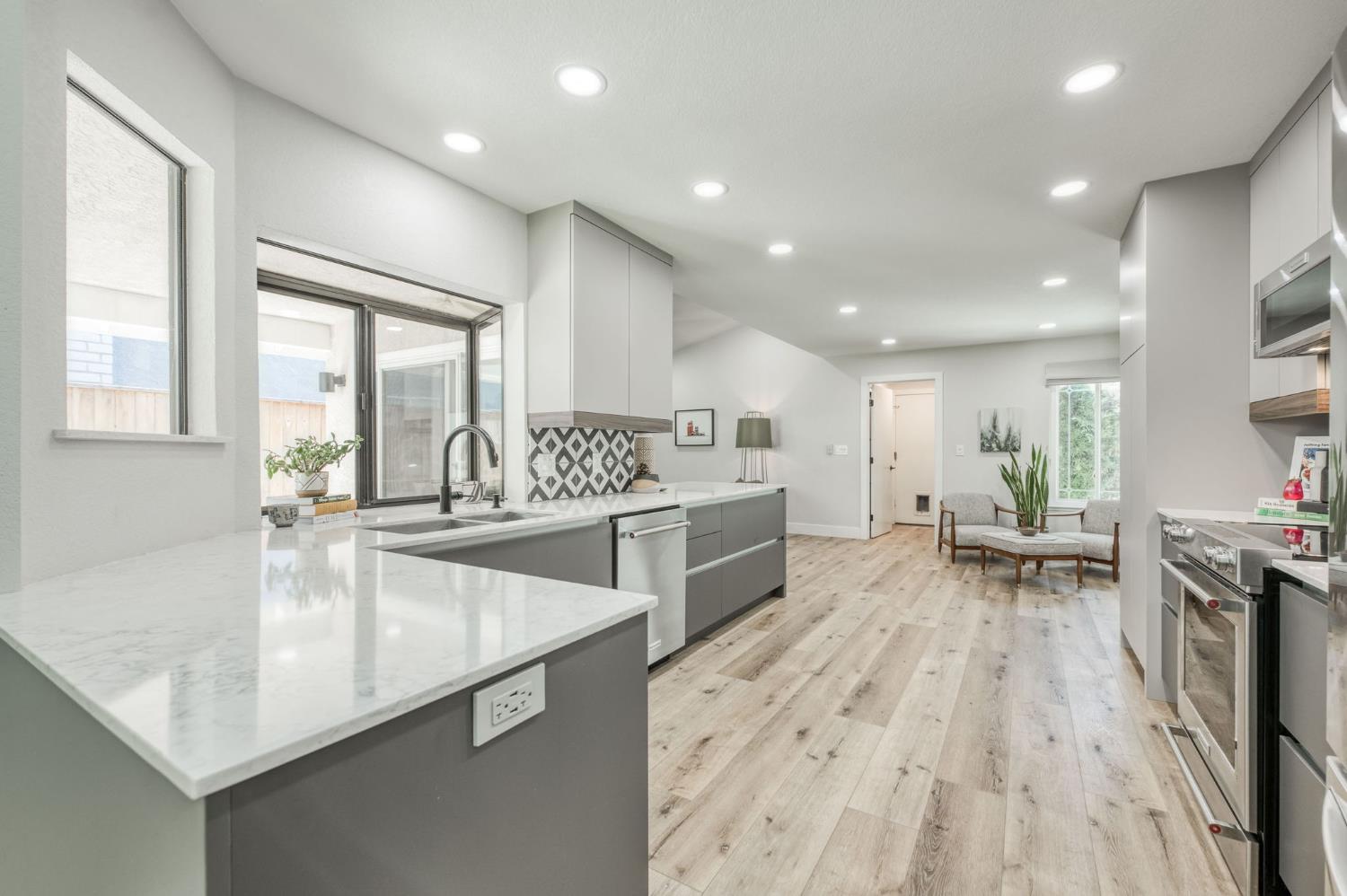 750 E Wood Duck Cir, Fresno, CA 93730