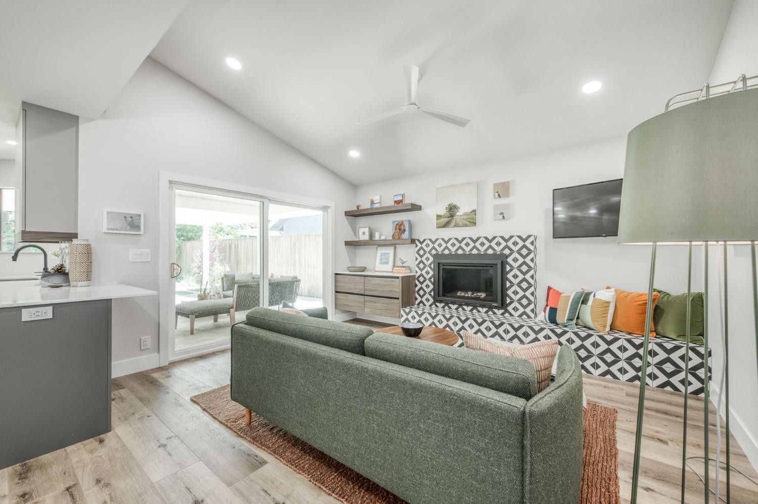 750 E Wood Duck Cir, Fresno, CA 93730