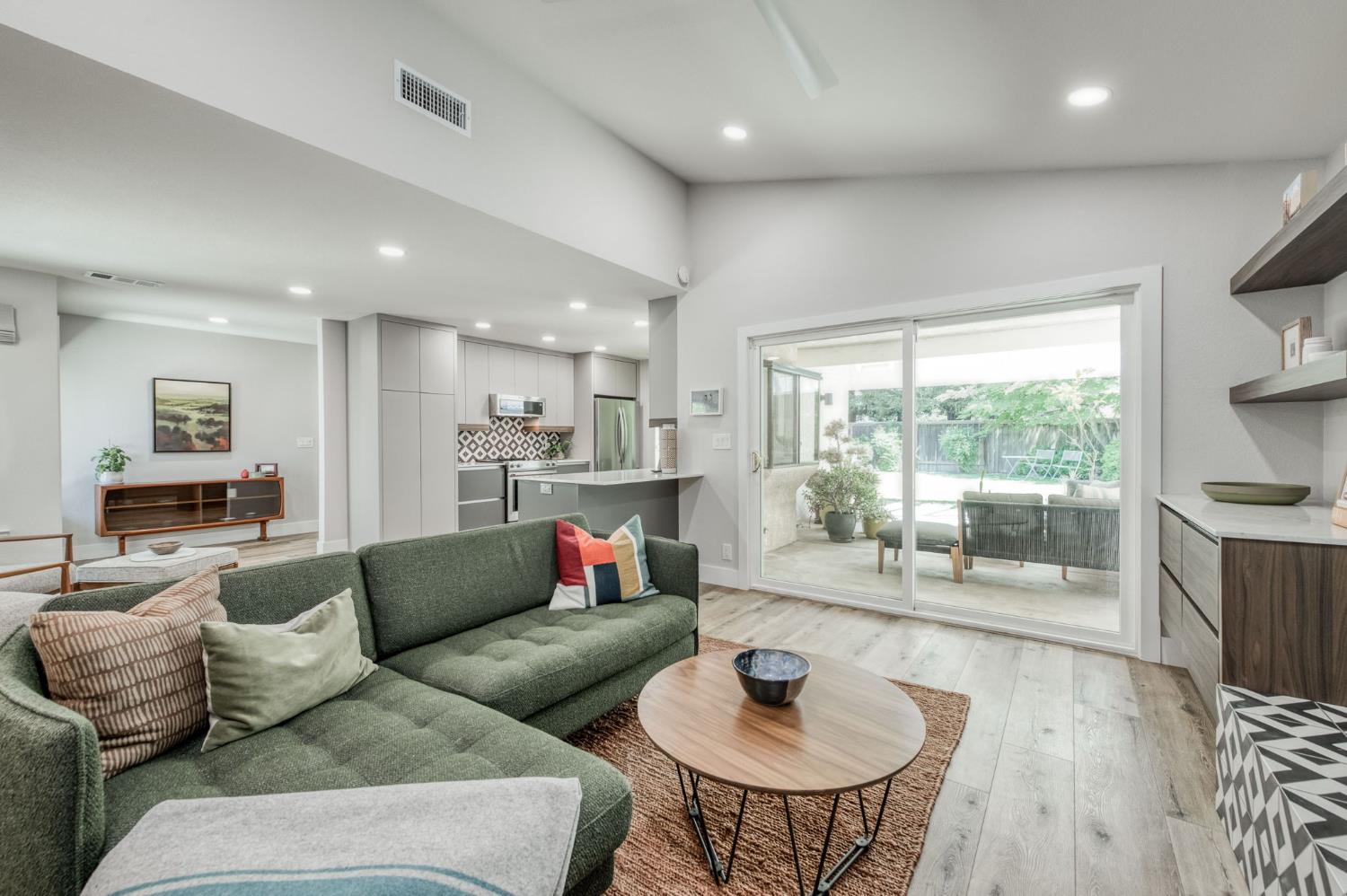 750 E Wood Duck Cir, Fresno, CA 93730