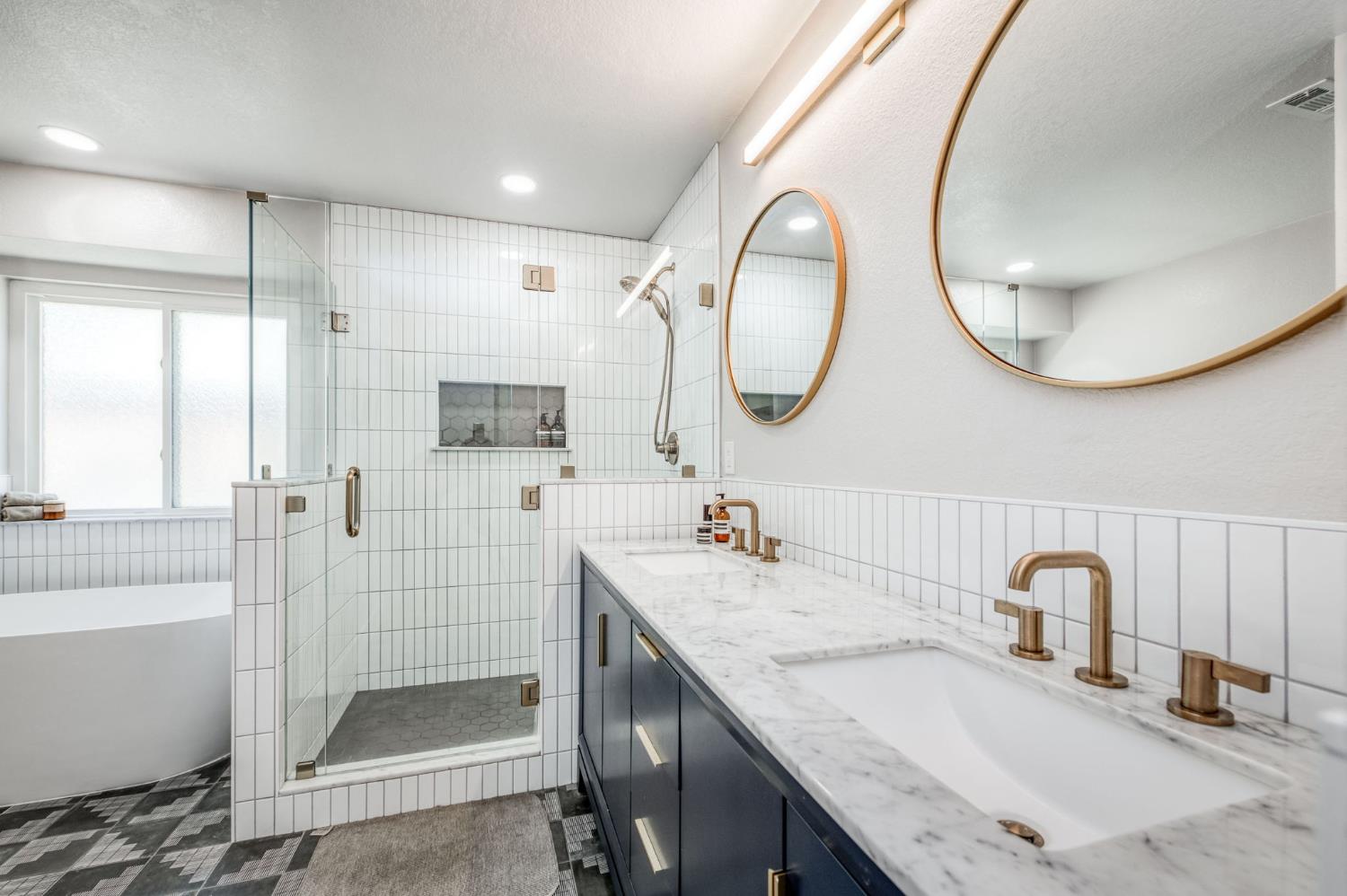 750 E Wood Duck Cir, Fresno, CA 93730