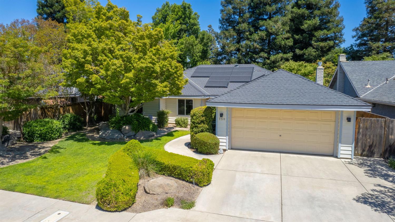 750 E Wood Duck Cir, Fresno, CA 93730