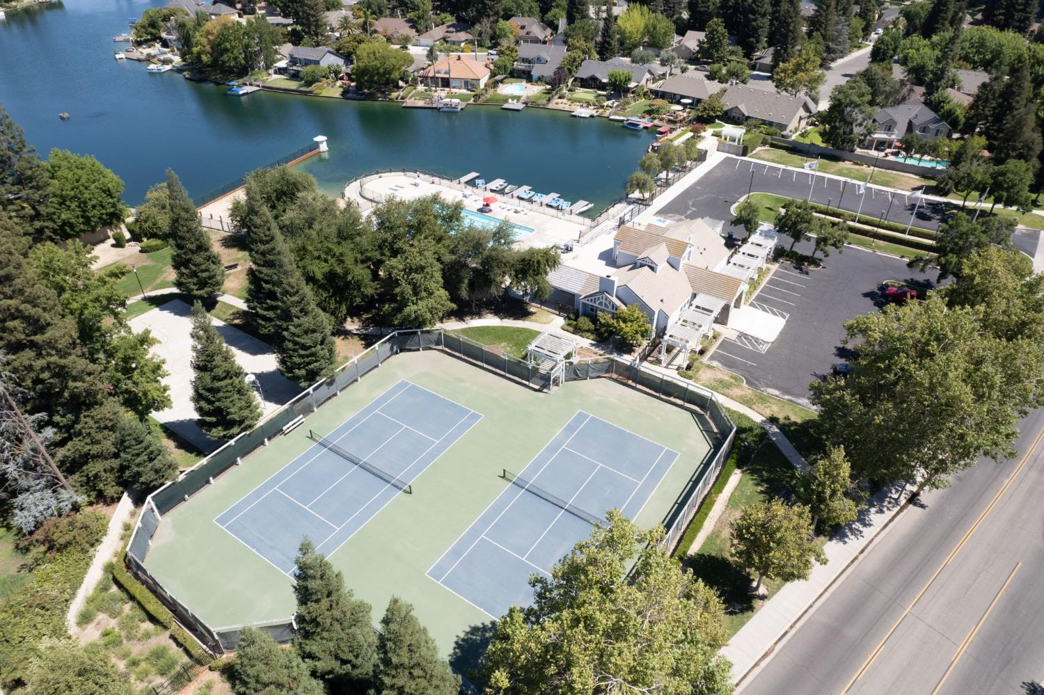 750 E Wood Duck Cir, Fresno, CA 93730