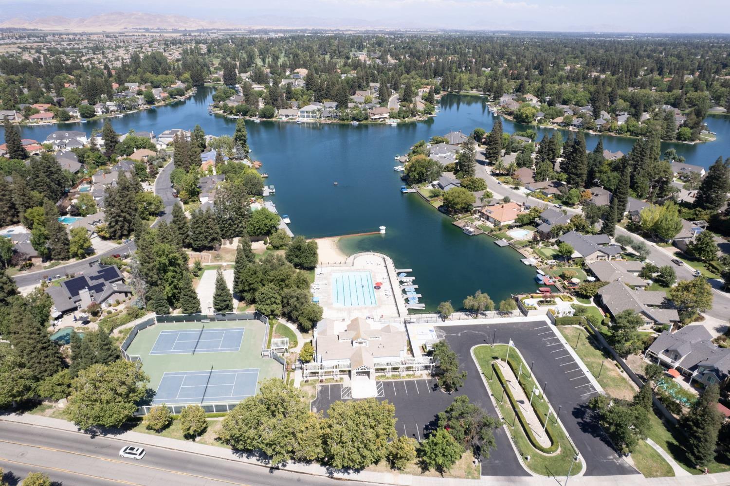 750 E Wood Duck Cir, Fresno, CA 93730