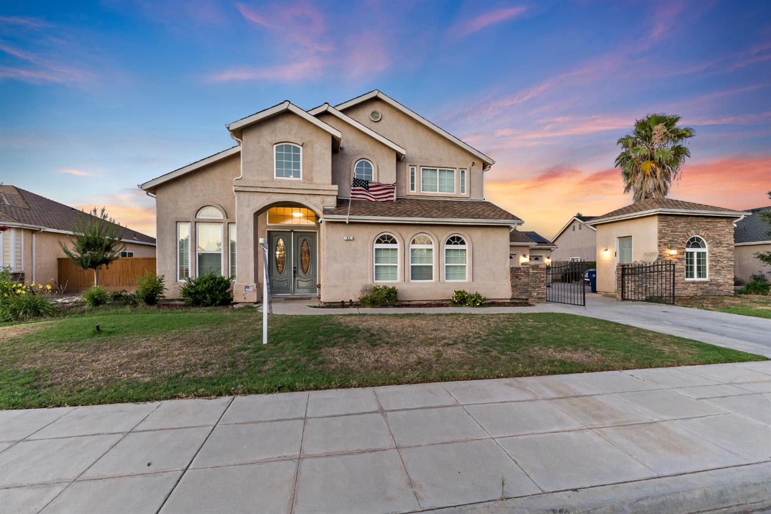 85 N Fairfax Ave, Clovis, CA 93612