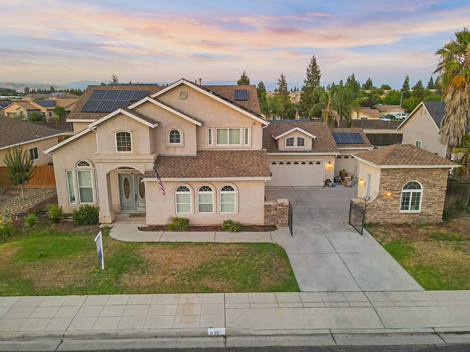 85 N Fairfax Ave, Clovis, CA 93612