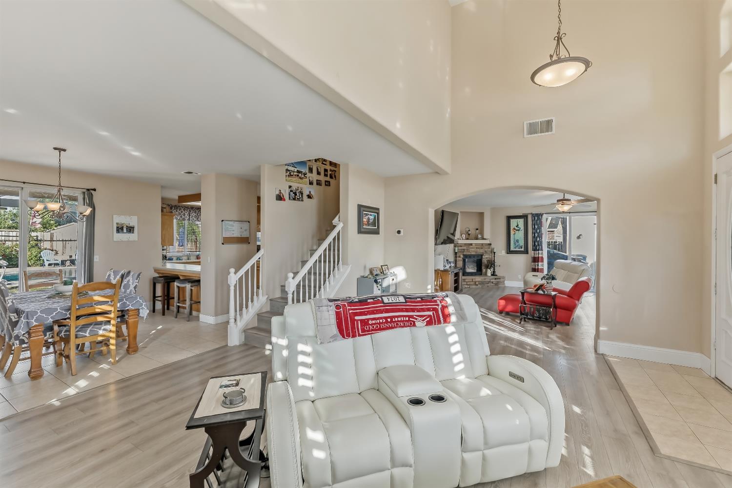 85 N Fairfax Ave, Clovis, CA 93612