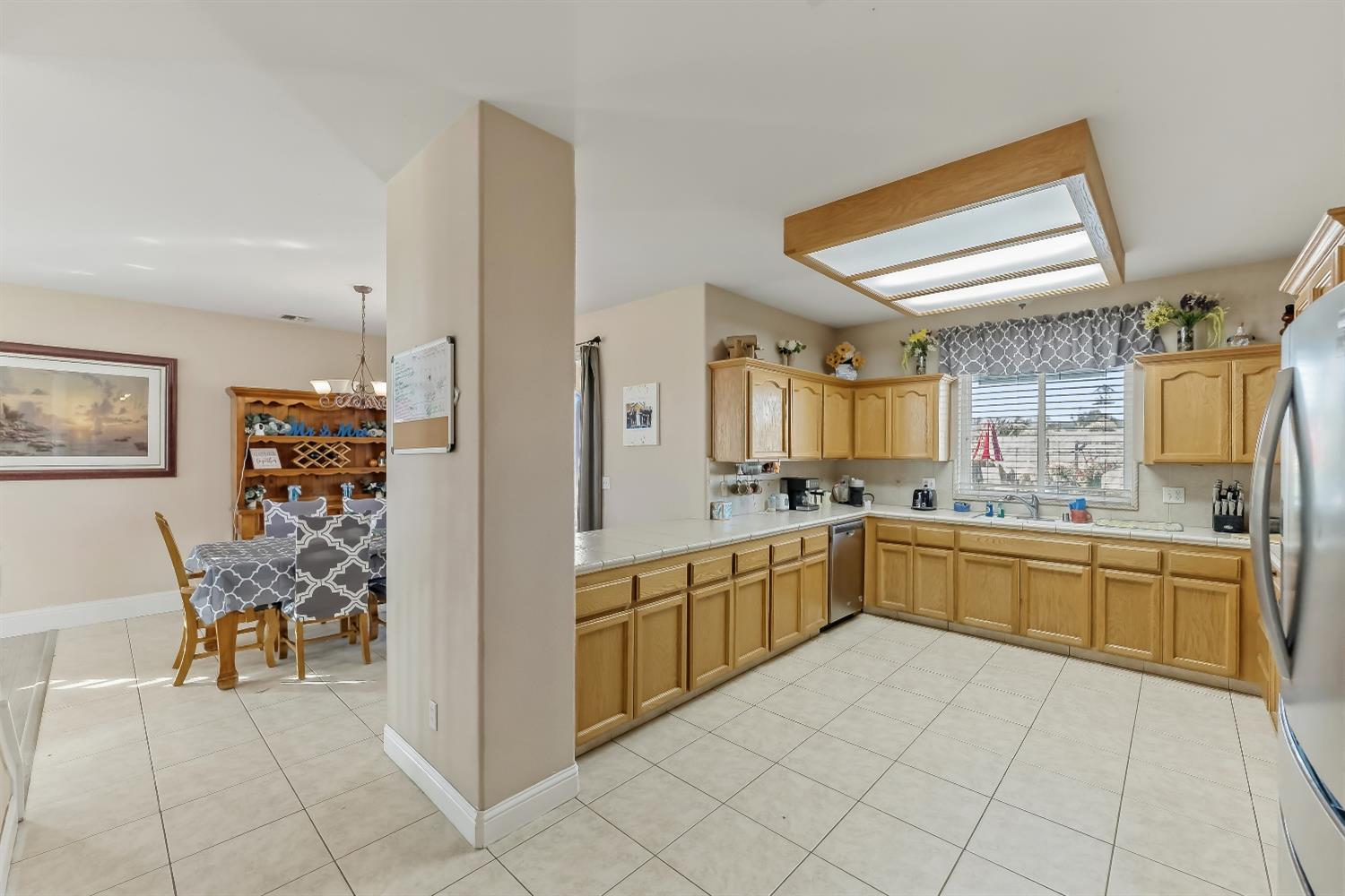 85 N Fairfax Ave, Clovis, CA 93612